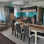 R&r Vendeghaz *