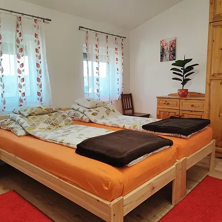 R&r Vendeghaz 펜션 *